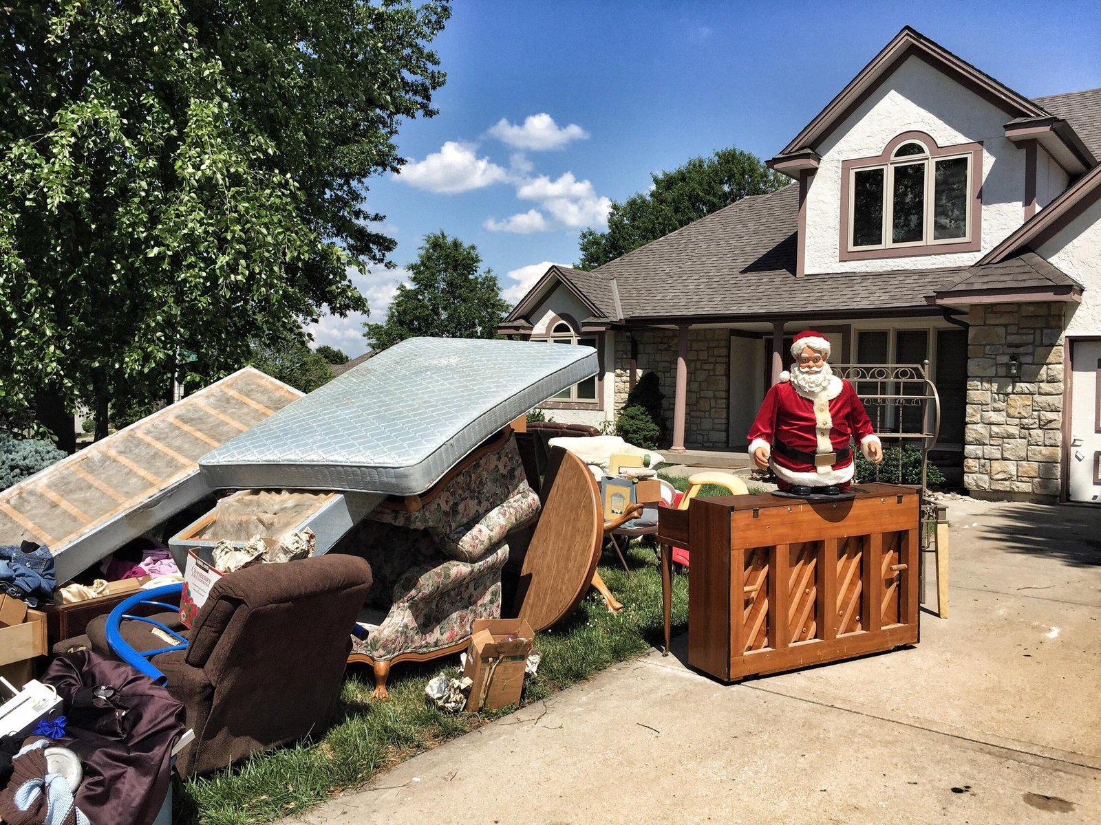 Estate Cleanout in West GA We Kleen Clutter Estate Cleanout in West GA