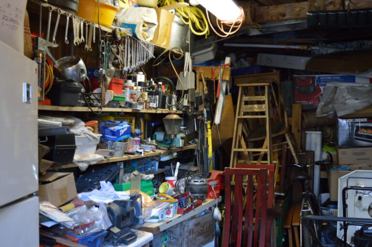 Estate Cleanout Service https://wekleenclutter.com/wp-content/uploads/2025/11/Estate-Cleanout-Service-768x511.jpg